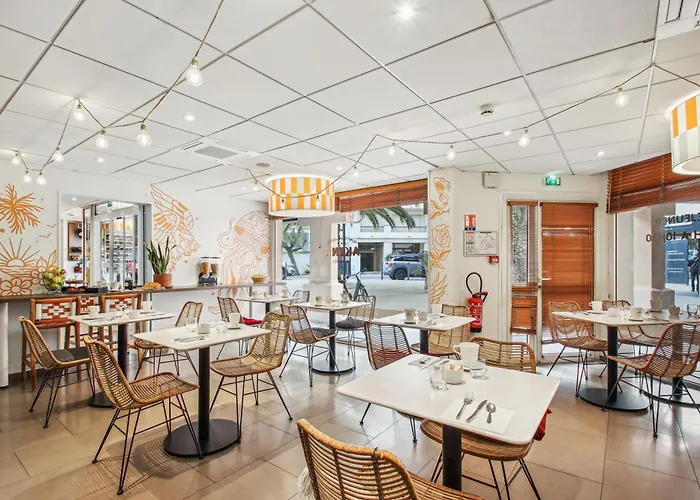 Akena - Grande מלון ביאריץ